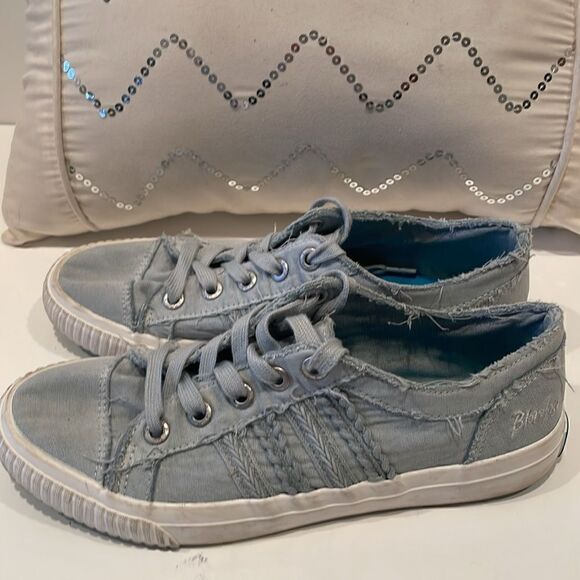 Blowfish Malibu Blue Distressed Canvass Sneaker Women's Size 10 - Picture 2 of 6